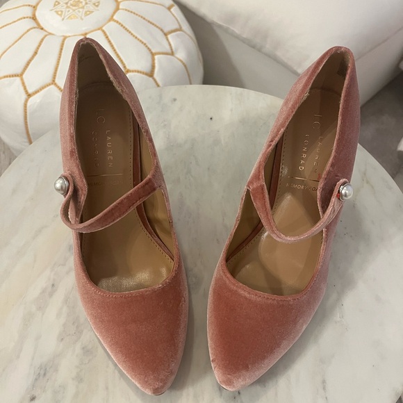 LC Lauren Conrad Blush Velvet Heels - Picture 1 of 3